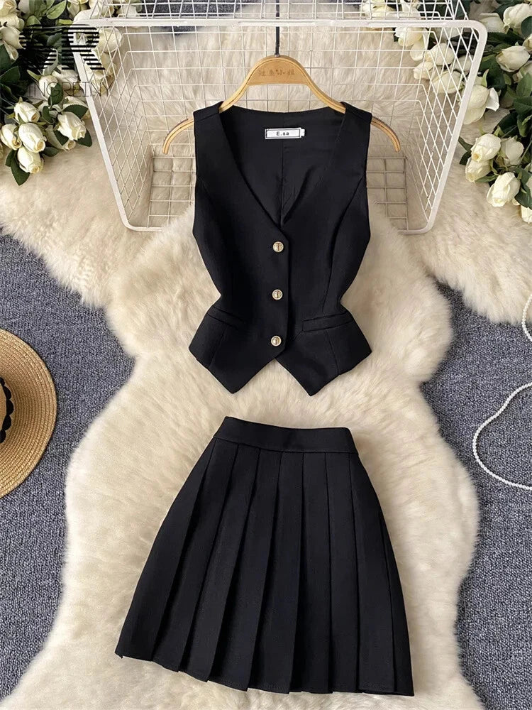 Conjunto POLI de 2 piezas, chaleco y falda.