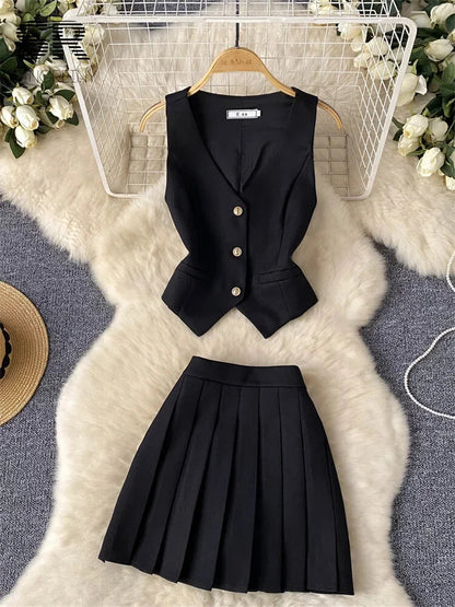 Conjunto POLI de 2 piezas, chaleco y falda.
