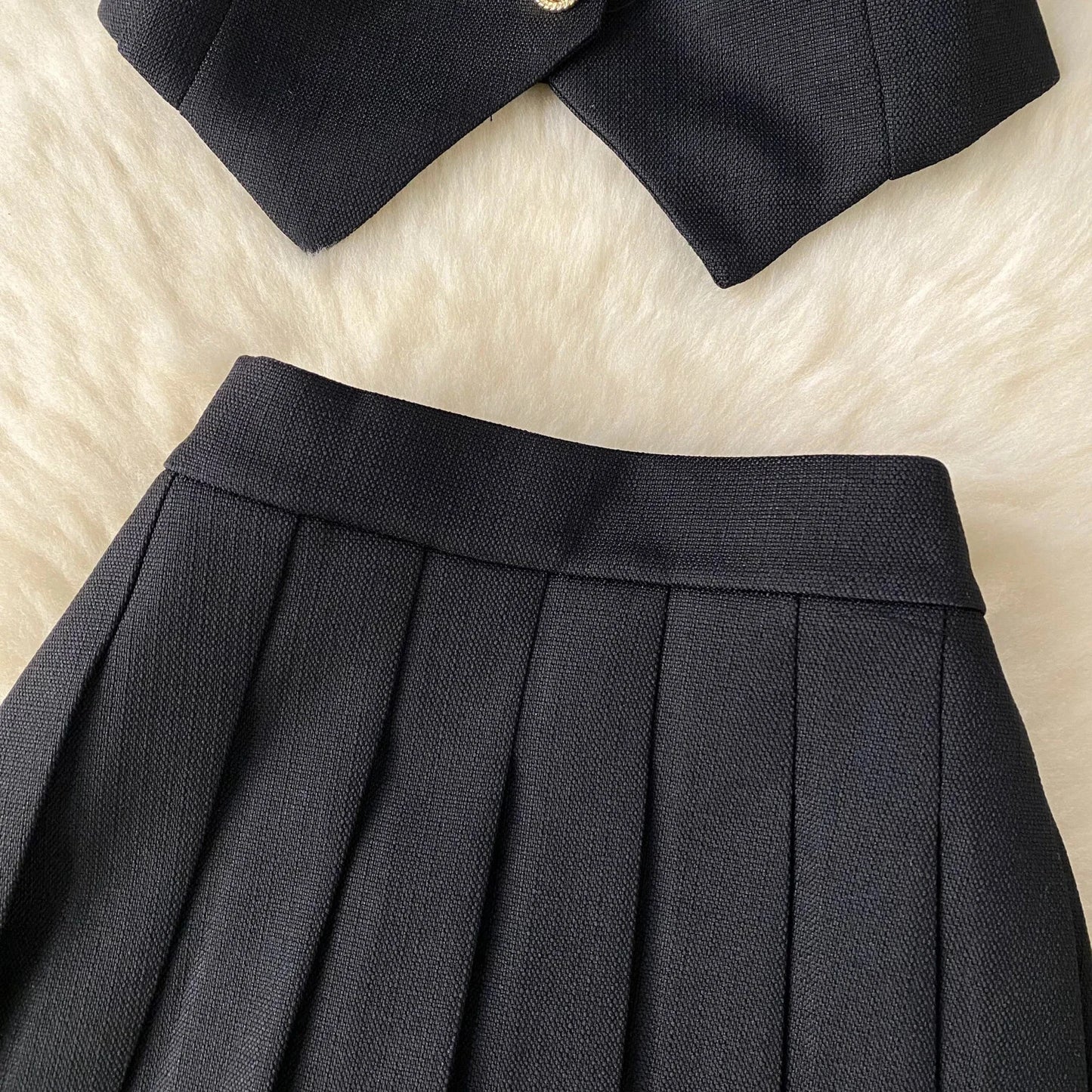 Conjunto POLI de 2 piezas, chaleco y falda.