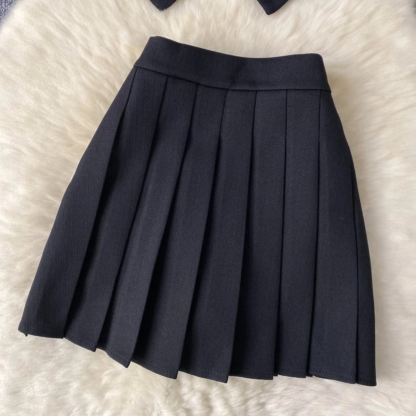 Conjunto POLI de 2 piezas, chaleco y falda.